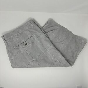 BKE Hybrid Athletic Fit Men's sz 38 Gray Plaid Bermuda Flat Front Shorts Stretch